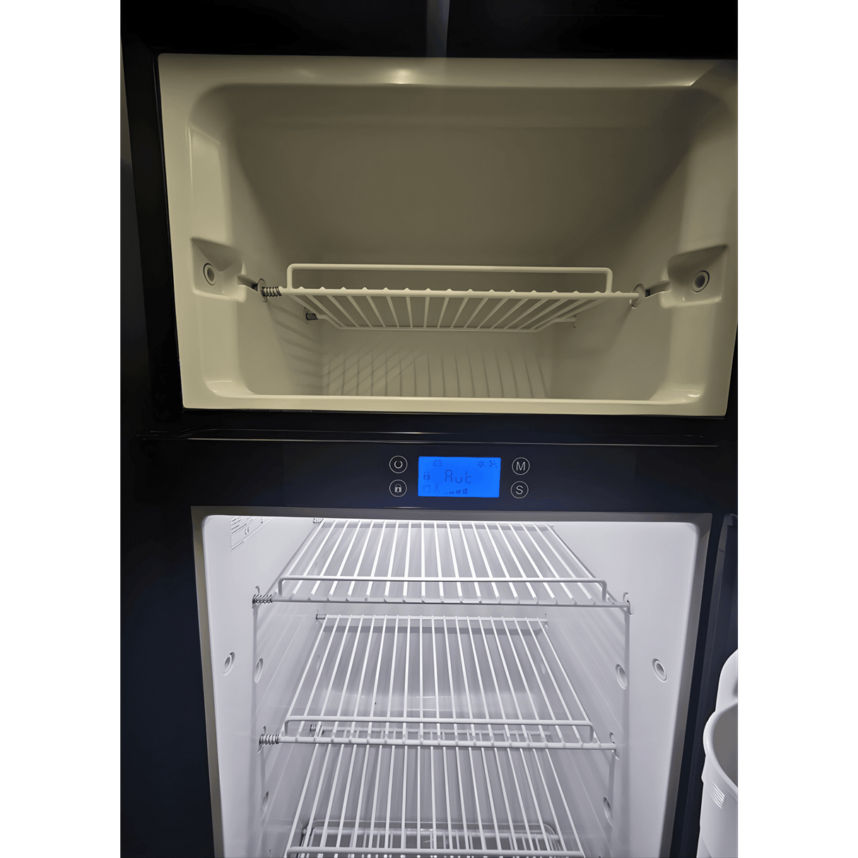 VanCool 140L — Fridge/Freezer for Van & Motorhome 12/24V (126.5×52×49.5 cm) - EuroVan - shop